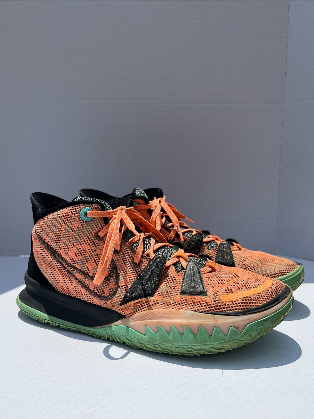 Nike Kyrie 7, Mid Top, Mens US 9.5 / Women US 11, EUR 43